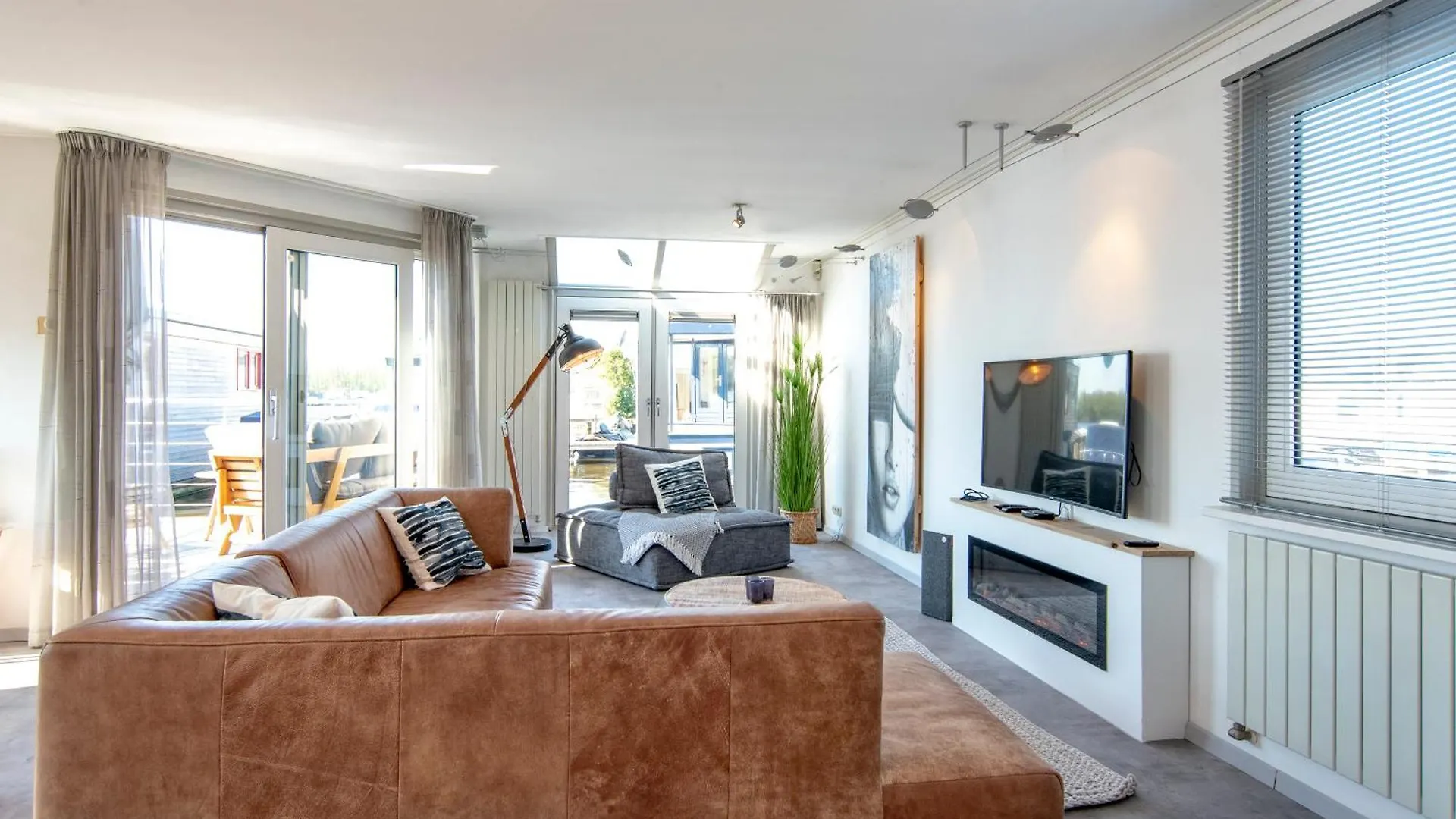 Big Poelhouse Aalsmeer Apartment