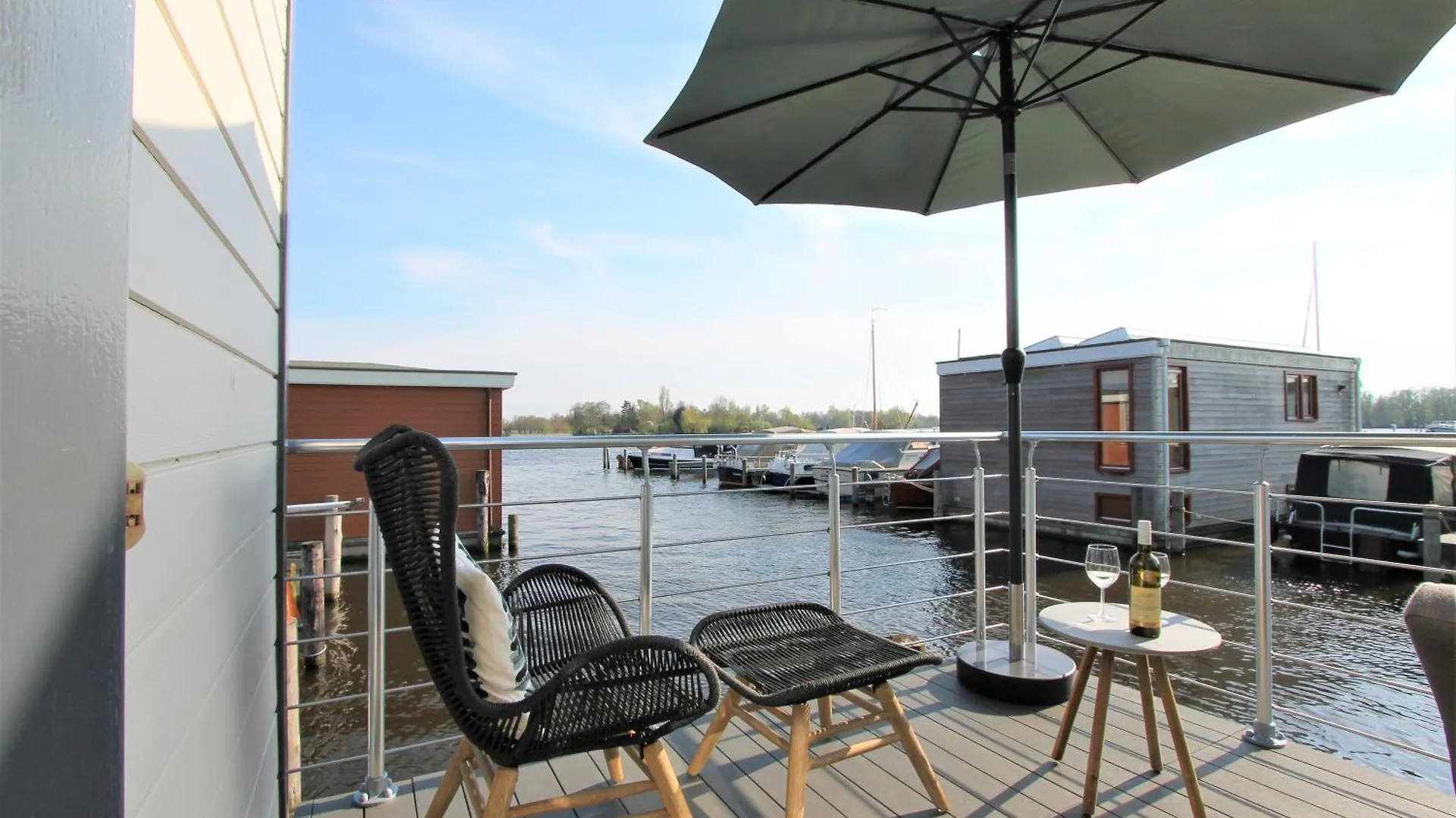 Big Poelhouse Aalsmeer Apartment
