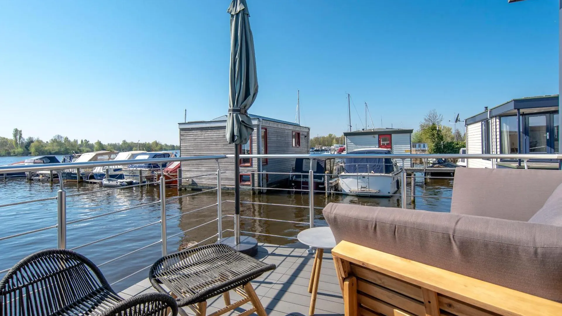 Big Poelhouse Aalsmeer Apartment