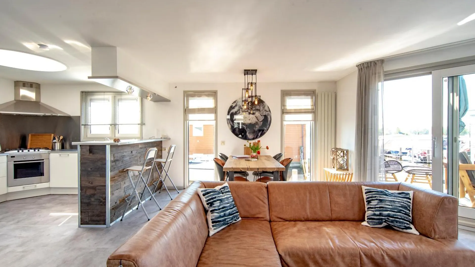 Big Poelhouse Aalsmeer Apartment
